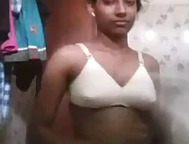 बाथरूम में एक सेक्सी लड़की के साथ कुलपति सेक्स | स्नान:लड़की:चुदाई